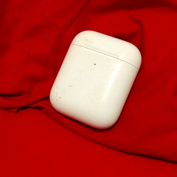 Airpods - Picture 2 of 3